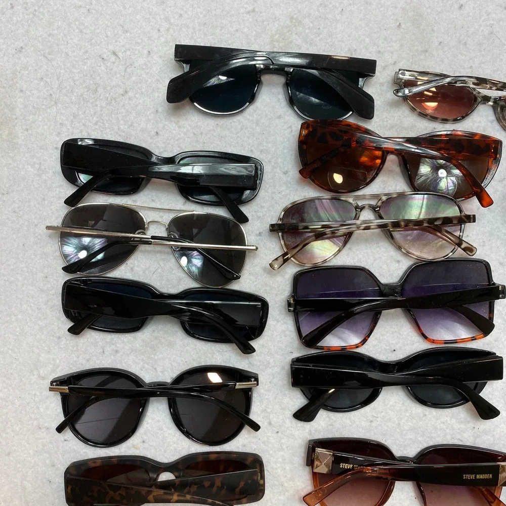 Lof Of 20 Sunglasses Unisex OS Multi Mixed Styles Aviator Cat Eye Bundle